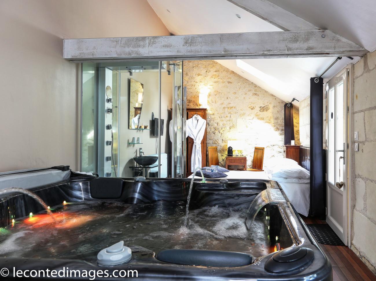 c0e_chambre-hote-bien-etre-jacuzzi (10).jpg